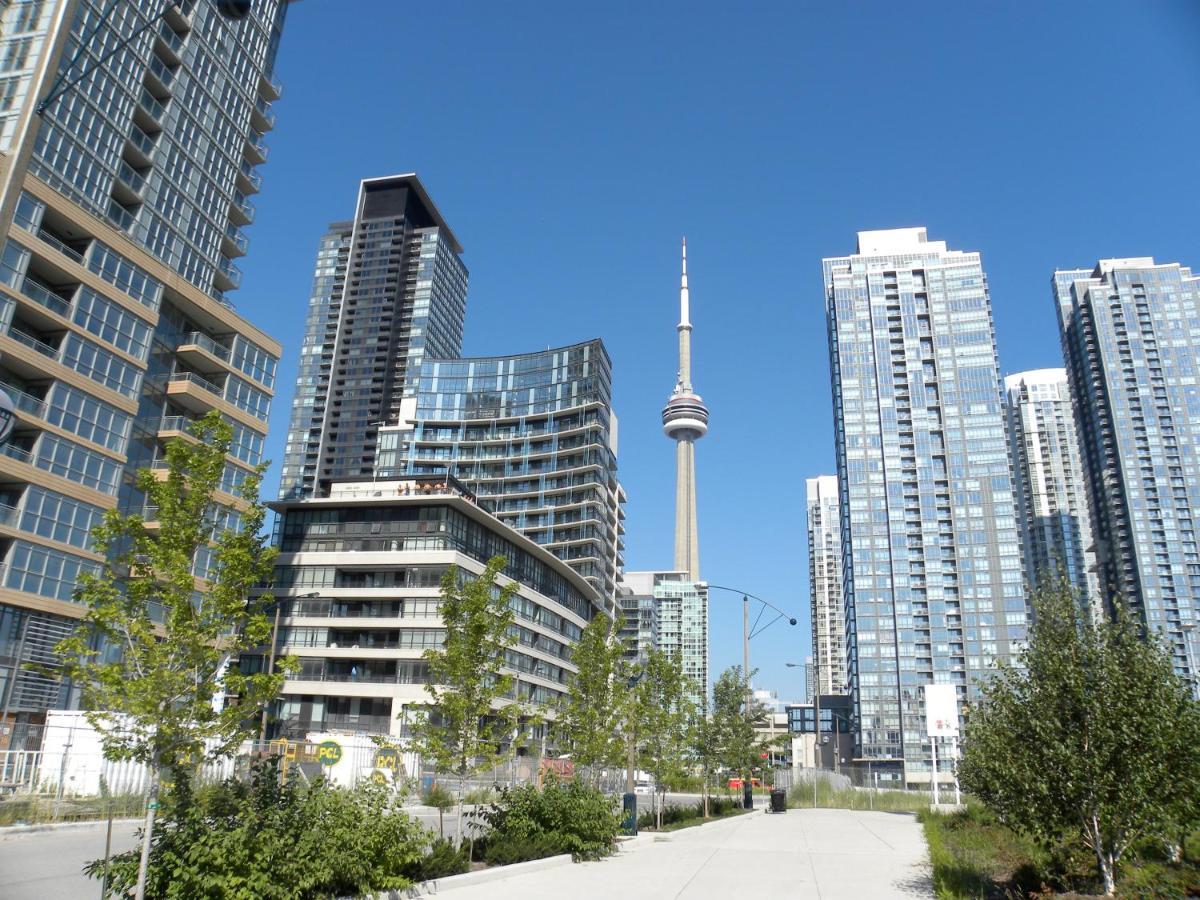 Large 2 Bedrooms Besides Cn Tower Торонто Экстерьер фото